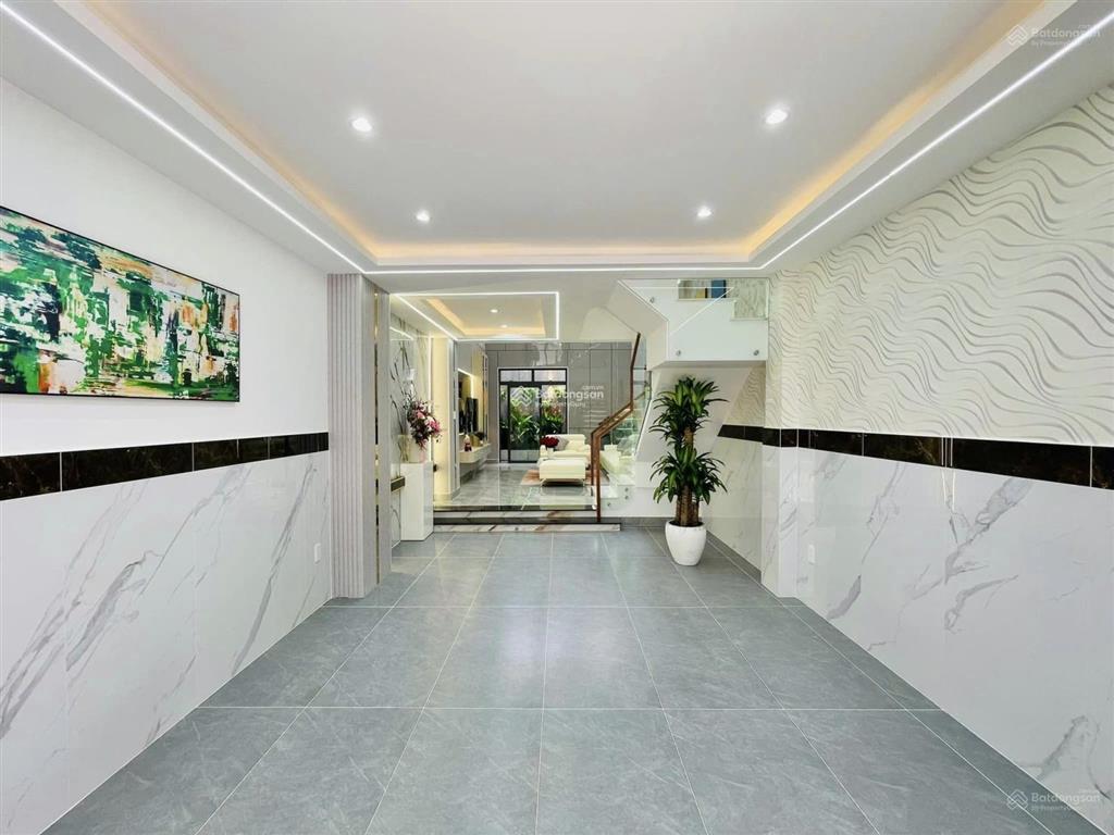 Cô năm cần bán nhà nguyễn thiện thuật  quận 3 63,5m2. cho thuê 30 triệu tháng
