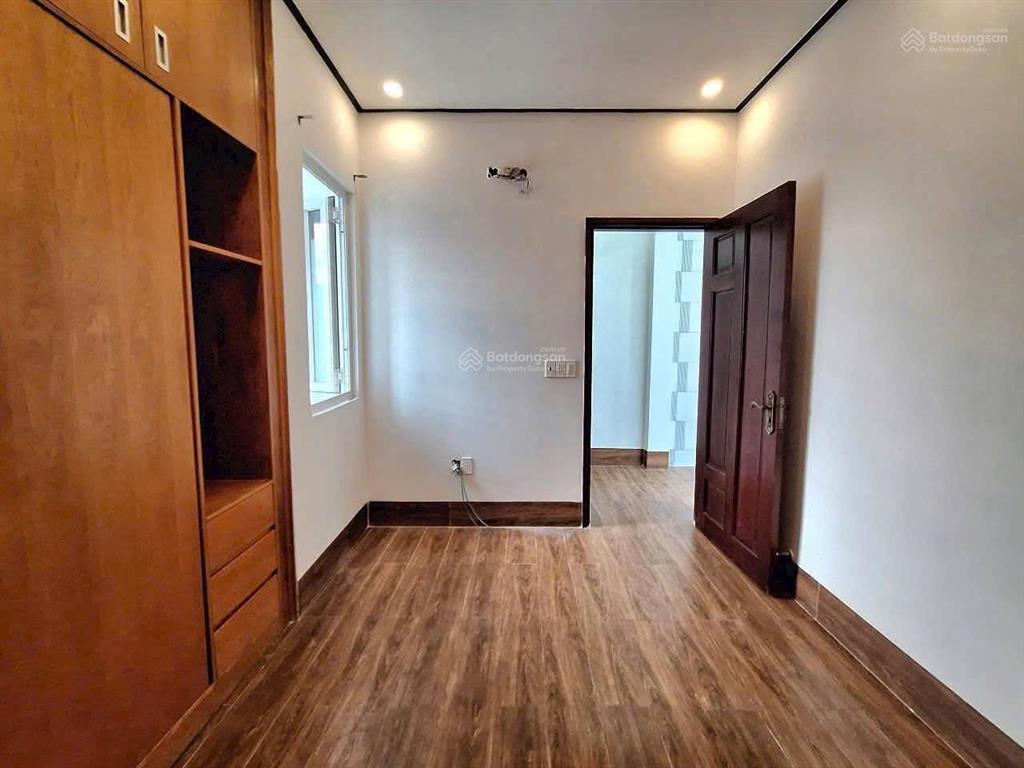 Kẹt tiền bán nhà nguyễn thái bình  q1 giá 5tỷ630/78,65m2. cách chợ bến thành 3. cho thuê 26tr/th