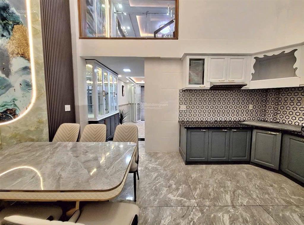 Kẹt tiền bán nhà nguyễn thái bình  q1 giá 5tỷ630/78,65m2. cách chợ bến thành 3. cho thuê 26tr/th