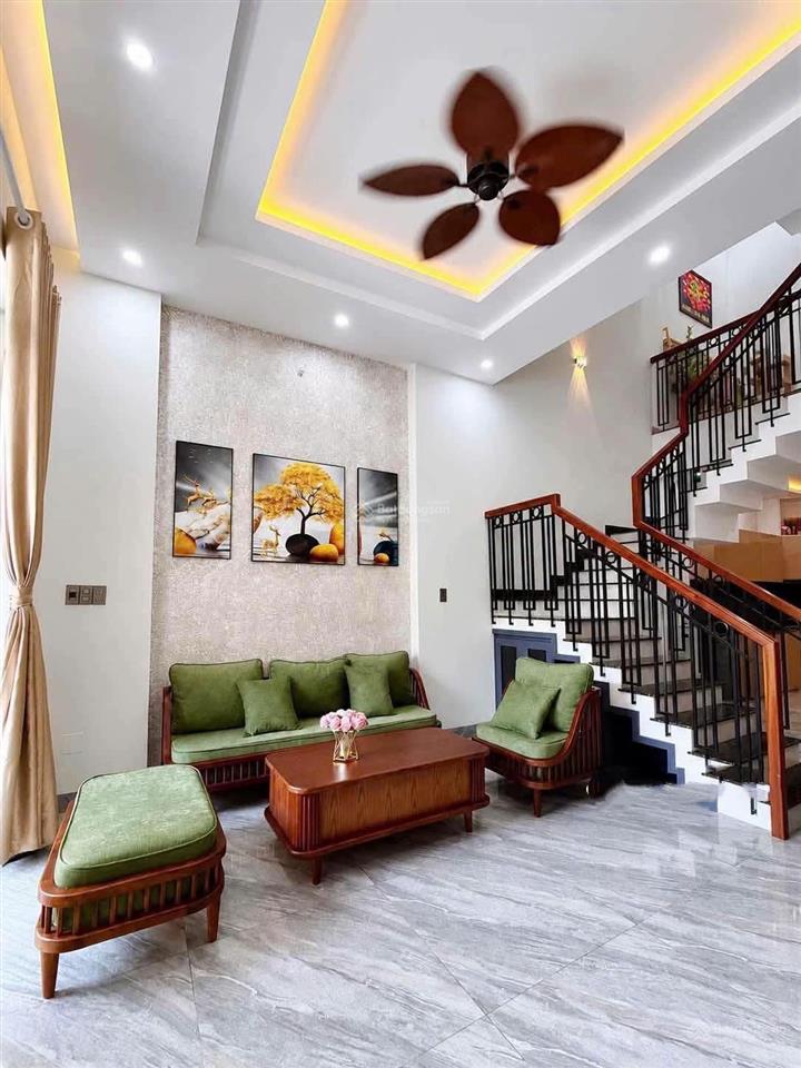 Tôi có nhà trương định  quận 3 cần bán giá 5tỷ350/75m2. gần công viên tao đàn. cho thuê 28tr/tháng
