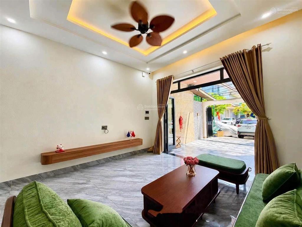 Tôi có nhà trương định  quận 3 cần bán giá 5tỷ350/75m2. gần công viên tao đàn. cho thuê 28tr/tháng
