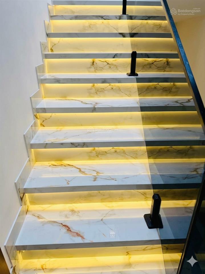 Cô năm cần bán gấp căn nhà nguyễn gia thiều  quận 3 72m2. cho thuê 28tr tháng