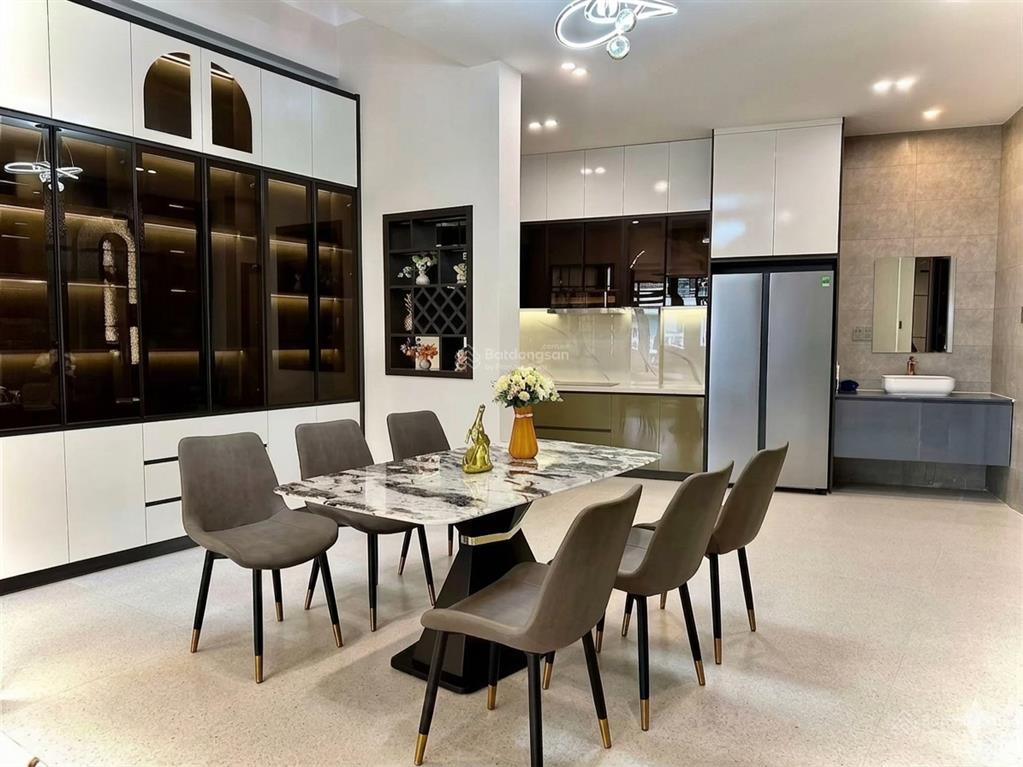 Cô năm cần bán gấp căn nhà nguyễn gia thiều  quận 3 72m2. cho thuê 28tr tháng