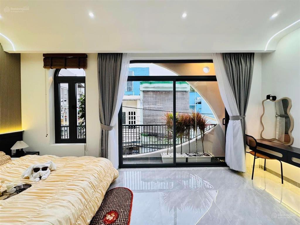 Bán nhanh căn bàn cờ giá 5ty6/72m2. gần chợ bàn cờ. đang cho thuê được 26 triệu/tháng