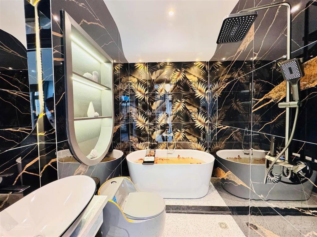 Bán nhanh căn bàn cờ giá 5ty6/72m2. gần chợ bàn cờ. đang cho thuê được 26 triệu/tháng