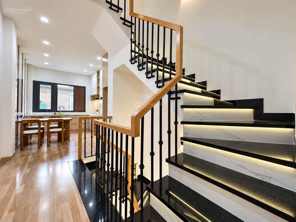 Gấp! bán nhà đỗ thị lời, quận 3, 59,7m2. nằm gần chợ hòa hưng. cho thuê 23tr tháng