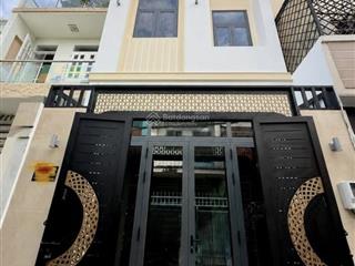 Cần tiền bán nhà đồng xoài  tân bình 67,5m2. nhà đẹp, để cho thuê 22tr. gần sân bay tsn