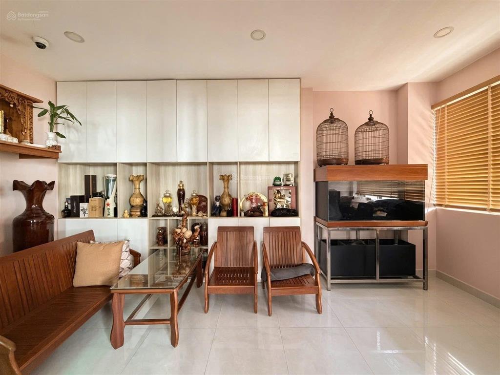 Nhà hoàng văn thụ  phú nhuận 52m2. cắt ngang với đ. chiến thắng. cho thuê 26tr tháng
