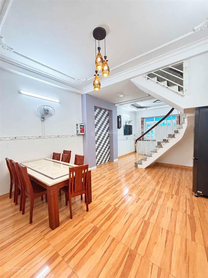 Bán nhanh căn hẻm xe hơi đ. nguyễn thị minh khai  q3 giá 4tỷ330/71,8m2. gần trường thcs kiến thiết