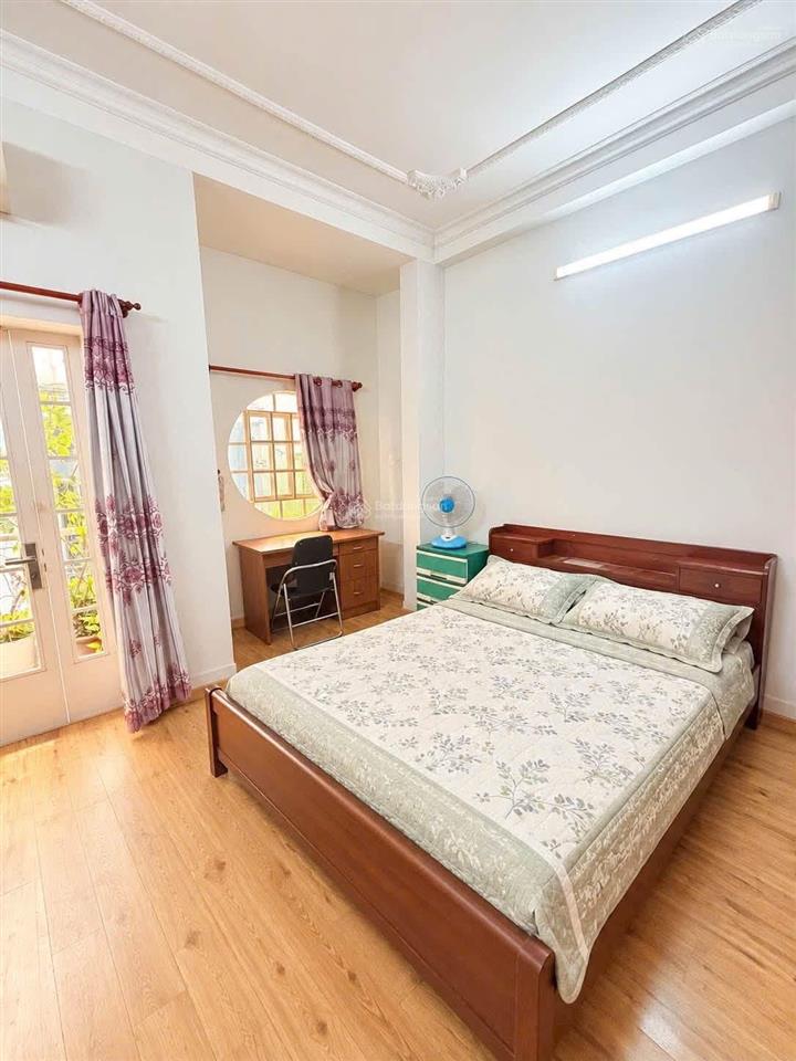 Bán nhanh căn hẻm xe hơi đ. nguyễn thị minh khai  q3 giá 4tỷ330/71,8m2. gần trường thcs kiến thiết