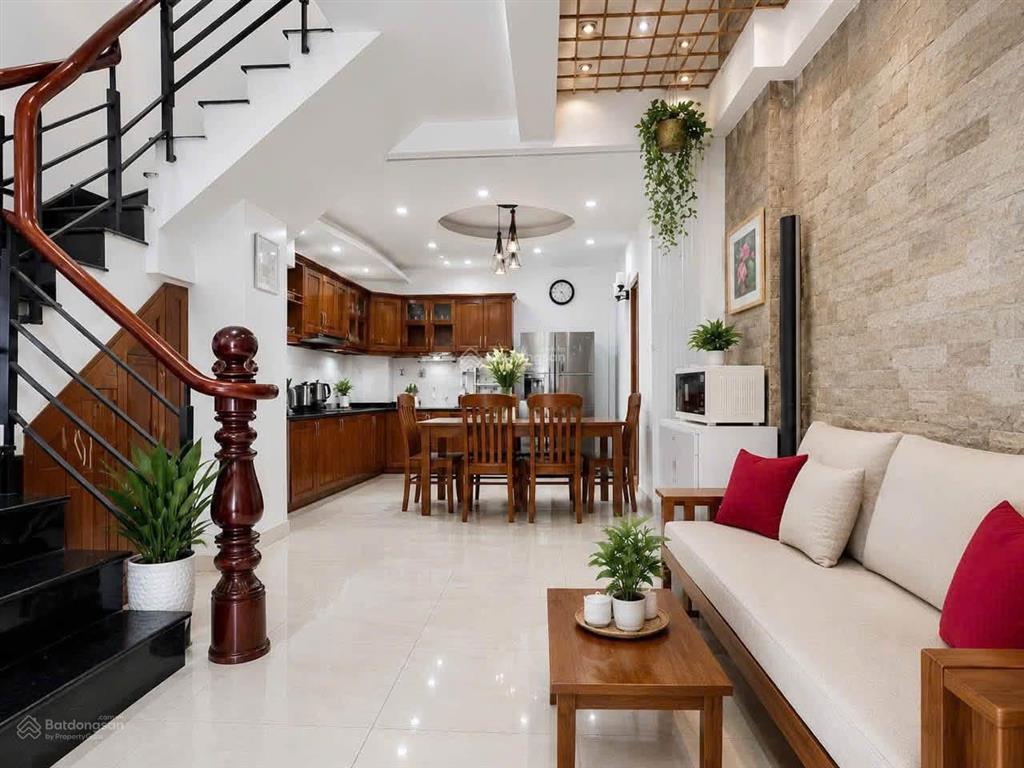Cần tiền bán gấp căn bùi thị xuân  quận 1 70m2. cho thuê 29tr/th. gần công viên tao đàn