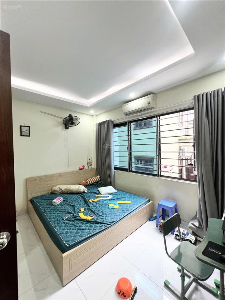 Bán nhà Bằng B Hoàng Liệt, 40.5m² x 5 tầng, ô tô vào nhà, cách đường lớn 30m