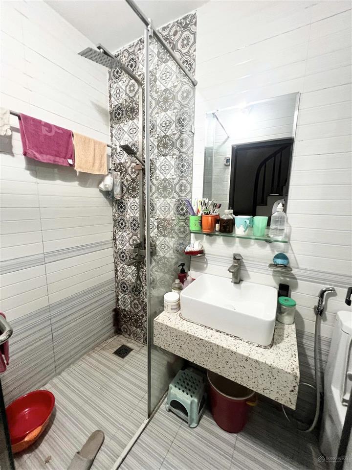 Bán nhà Bằng B Hoàng Liệt, 40.5m² x 5 tầng, ô tô vào nhà, cách đường lớn 30m