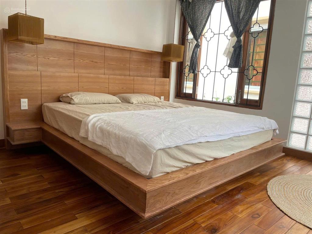 Chính chủ bán căn nhà có nắng có gió, có sân vườn ngay tại trung tâm Quận 3