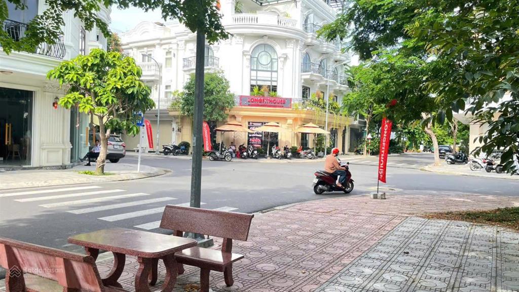 Chính chủ cần bán lô đất kề góc đẹp đối diện công viên lớn thuộc Khu đô thị Hà Quang 2