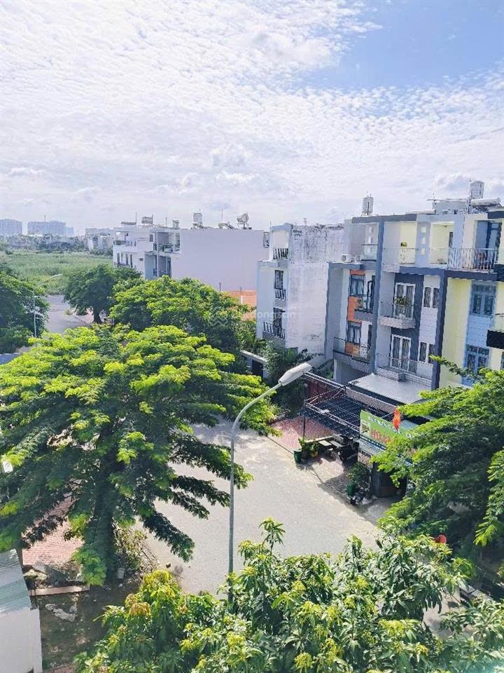 Nhà 1 trệt 2 lầu sân thượng  100m2  5 pn  đường nhựa 12m  sổ riêng  bình chánh  chỉ 9.99 tỷ