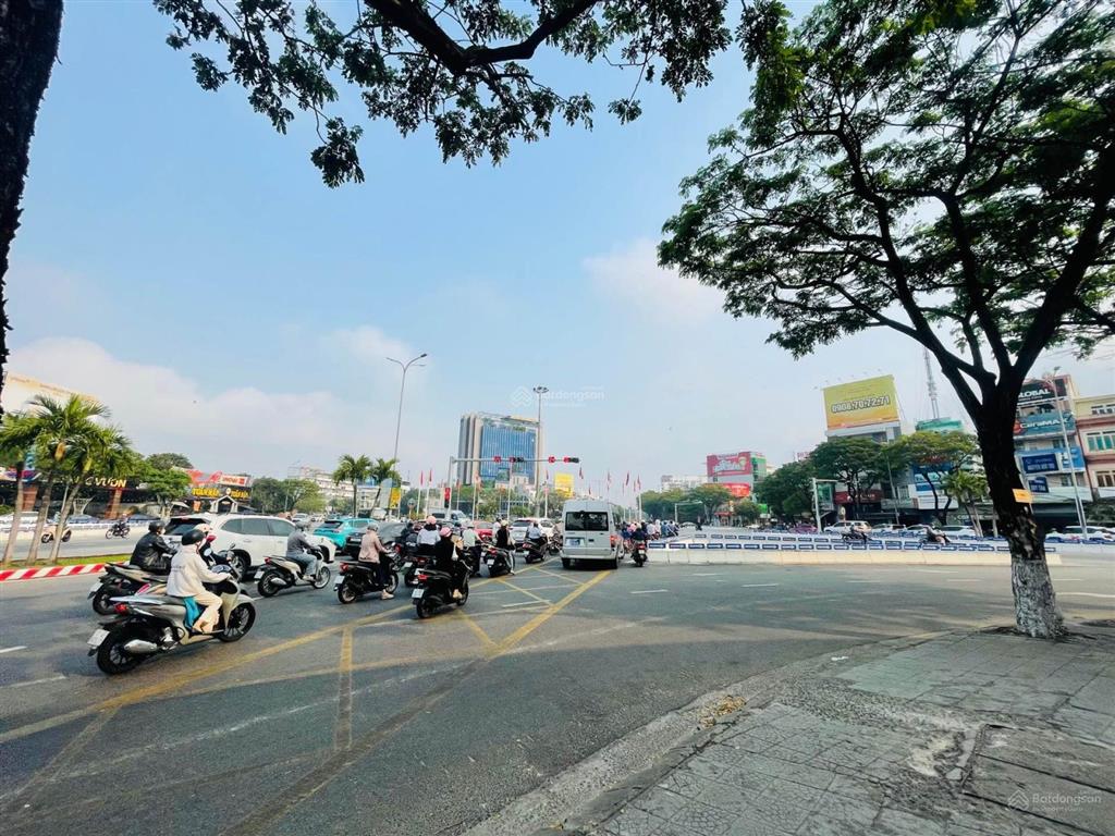 Bán nhà phố duy tân 303m2 ngày sân bay chỉ 40 tỷ đồng