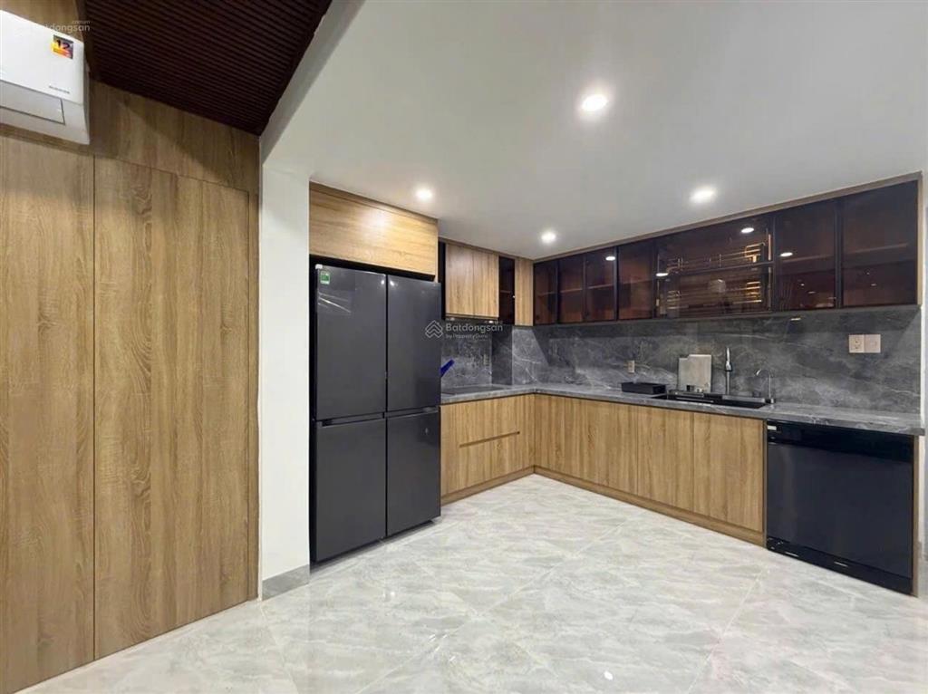 Bán tòa căn hộ đường chính hữu ngay biển mỹ khê doanh thu 1ty/1nam