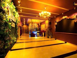Bán toà nhà karaoke mặt tiền xô viết nghệ tĩnh  dòng tiền 600tr/năm