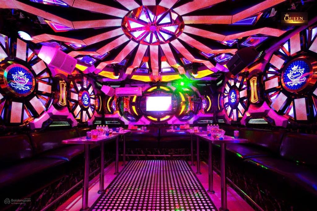 Bán toà nhà karaoke mặt tiền xô viết nghệ tĩnh  dòng tiền 600tr/năm