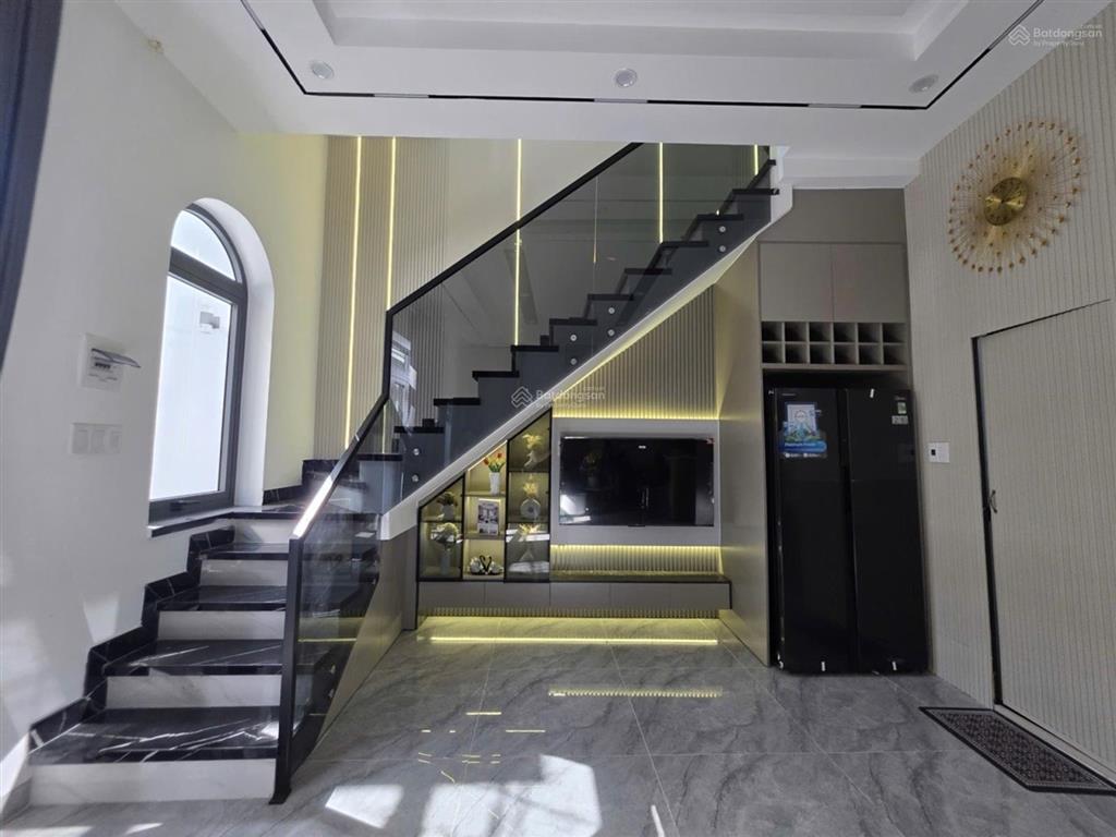 Hiếm có khó tìm nhà 2 tầng hoàng diệu sát cầu rồng giá chỉ 19,7 tỷ đường 10m5 vỉa hè rộng