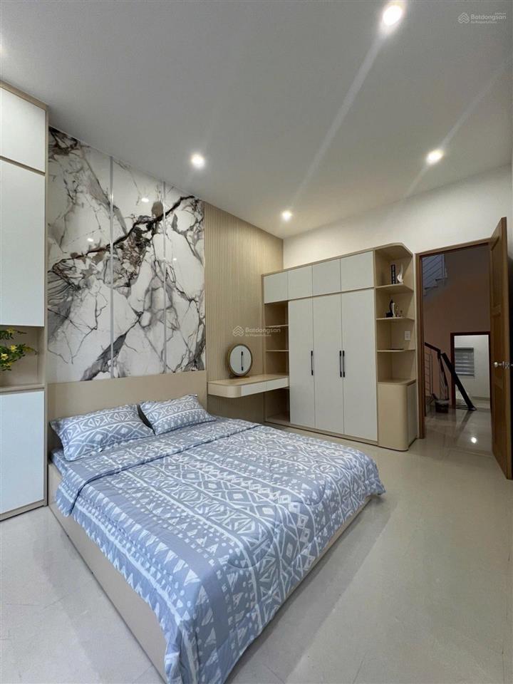 Cực hiếm nhà 3 tầng lý tự trọng kẹp kiệt siêu thoáng mặt tiền 10m5 sát đống đa sổ hoa hậu!