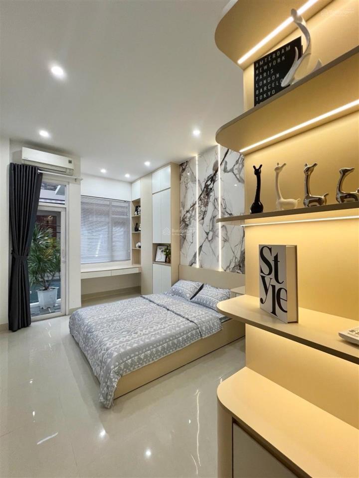 Cực hiếm nhà 3 tầng lý tự trọng kẹp kiệt siêu thoáng mặt tiền 10m5 sát đống đa sổ hoa hậu!