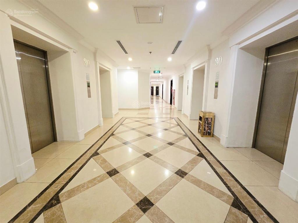 Chủ cần bán gấp, tòa đẹp tại royal city, mặt đường nguyễn trãi, dt 98m, giá 10 tỷ.