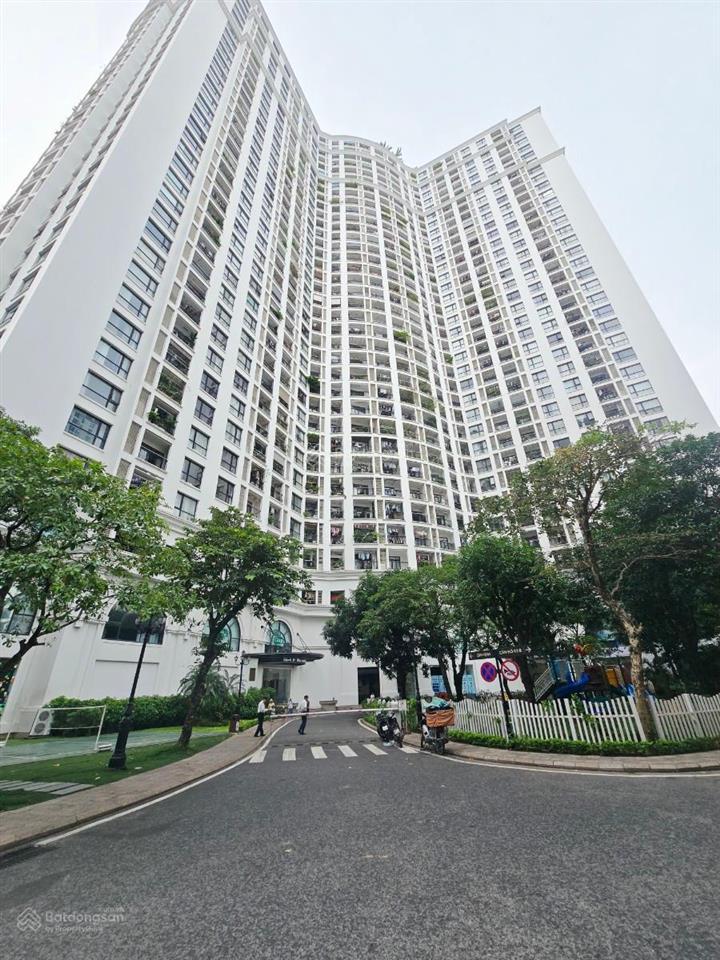 Chủ cần bán gấp, tòa đẹp tại royal city, mặt đường nguyễn trãi, dt 98m, giá 10 tỷ.