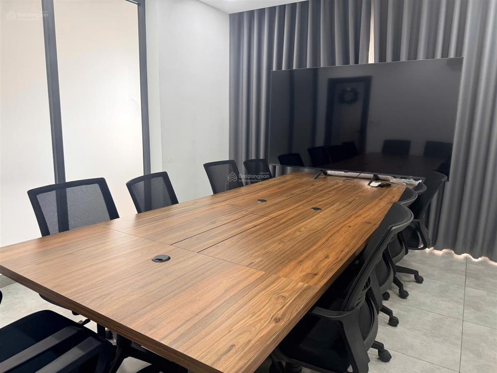Cho thuê văn phòng đầy đủ nội thất