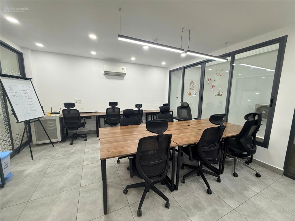 Cho thuê văn phòng đầy đủ nội thất