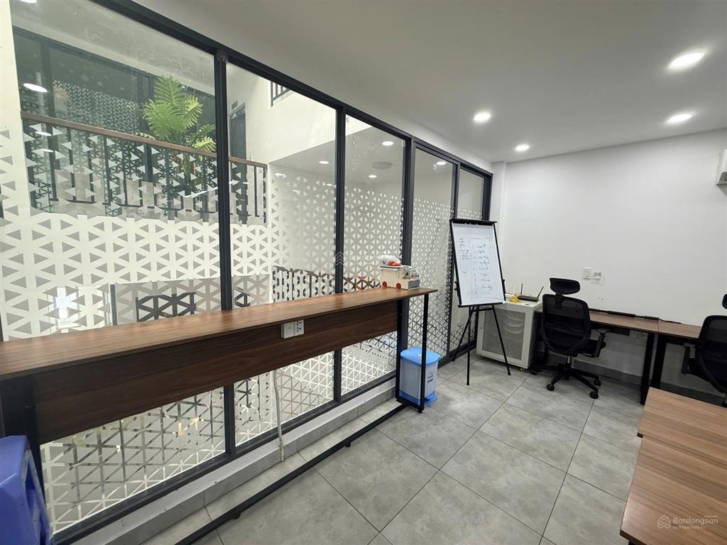 Cho thuê văn phòng đầy đủ nội thất
