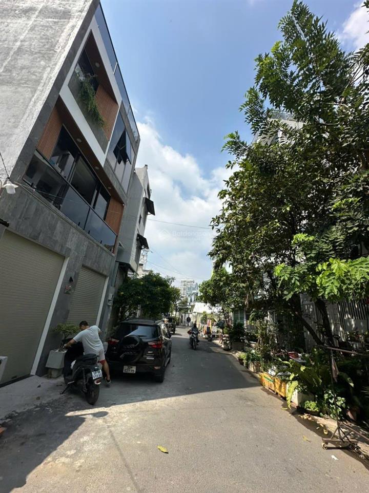 Nhà đẹp  4 tầng  đường 8m  3 pn ô tô ngủ trong nhà. bình trưng tây  quận 2
