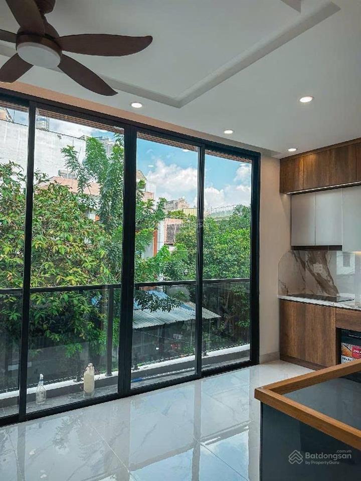 Nhà đẹp  4 tầng  đường 8m  3 pn ô tô ngủ trong nhà. bình trưng tây  quận 2