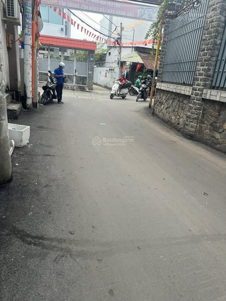 Mặt tiền kinh doanh  đường 8m  ô tô thông  81m2  ngang 5m  vuông vức  chỉ 8 tỷ.