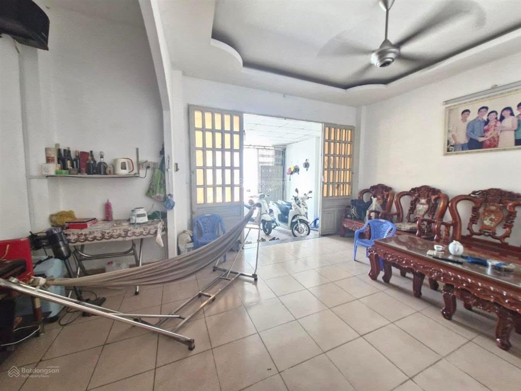 Mặt tiền kinh doanh  đường 8m  ô tô thông  81m2  ngang 5m  vuông vức  chỉ 8 tỷ.