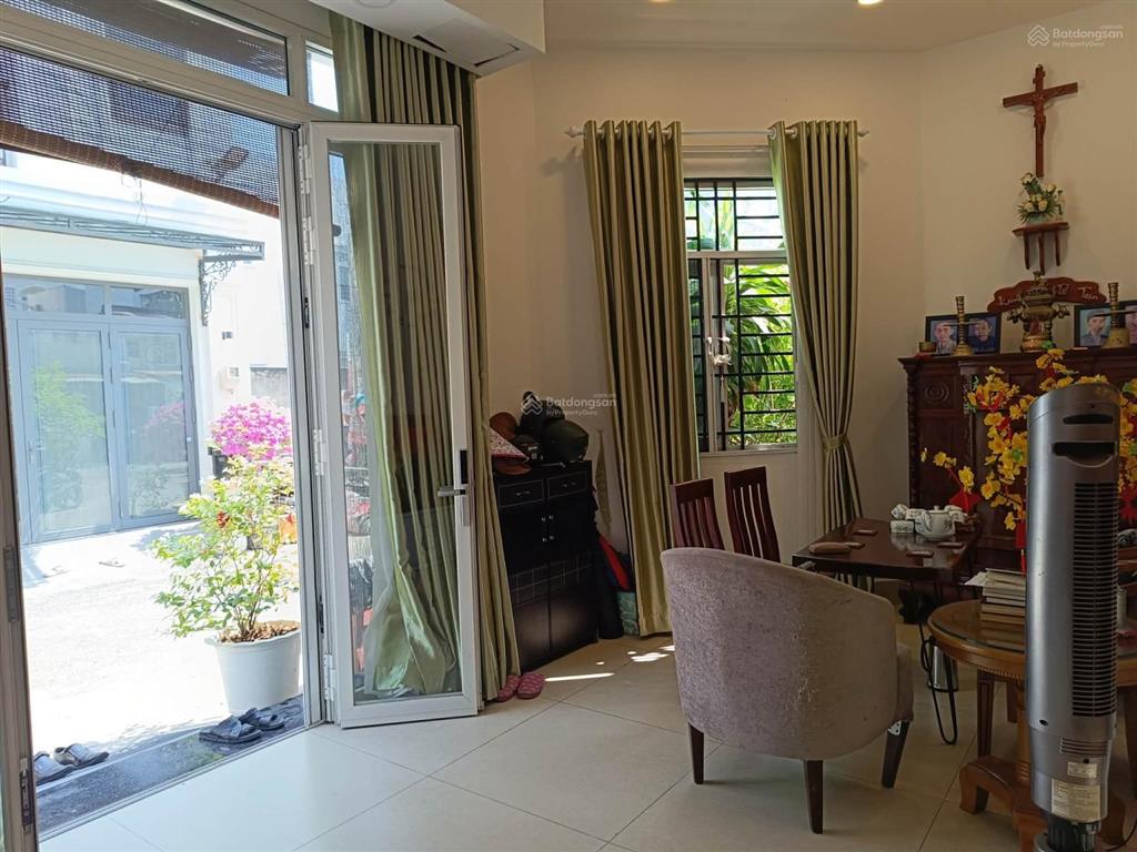 Gấp bán, giảm 100tr, giá chỉ còn 7tỷ6  bán nhà kiểu villa lô góc 3 mặt thoáng kdc esco quận 2