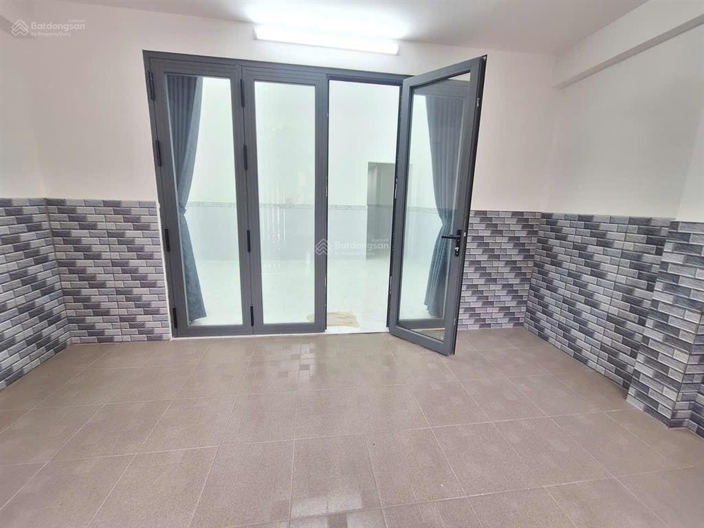 Nhà mặt tiền kinh doanh  đường 12m ô tô tránh  ngang 4.5m  nở hậu  3pn  giá chỉ 6.98 tỷ