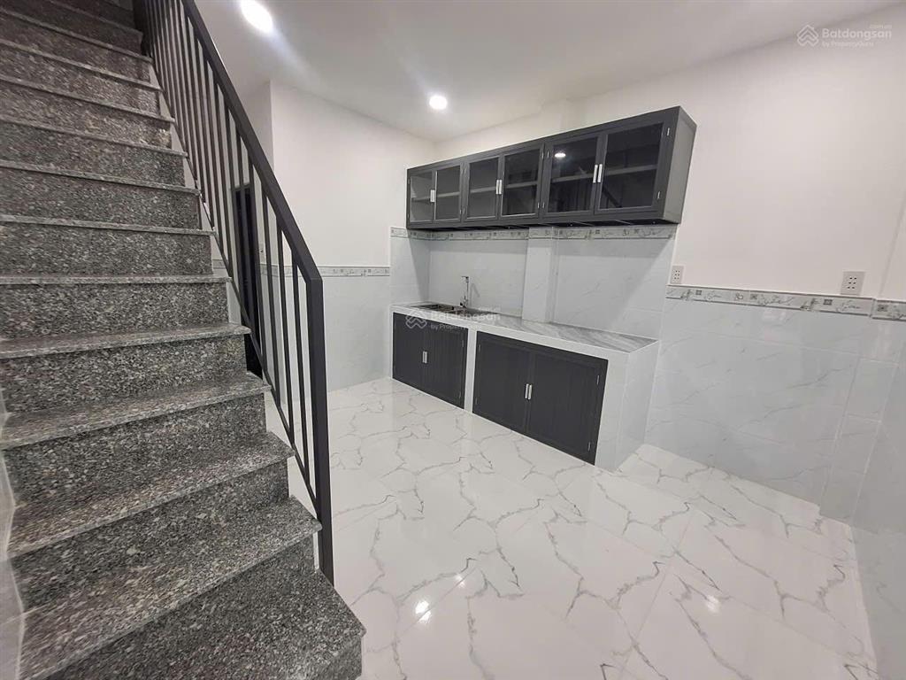 Nhà mặt tiền kinh doanh  đường 12m ô tô tránh  ngang 4.5m  nở hậu  3pn  giá chỉ 6.98 tỷ