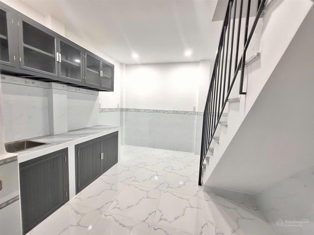 Nhà mặt tiền kinh doanh  đường 12m ô tô tránh  ngang 4.5m  nở hậu  3pn  giá chỉ 6.98 tỷ