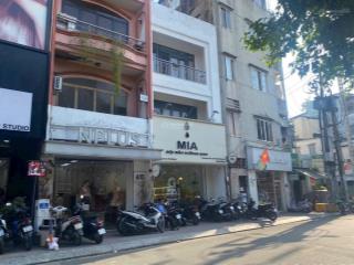 Hàng nóng mt huỳnh văn bánh p11 q phú nhuận.dt5.5x13 nở hậu 6.5m ,hdt50triệu/tháng,giá bay 19.9 t