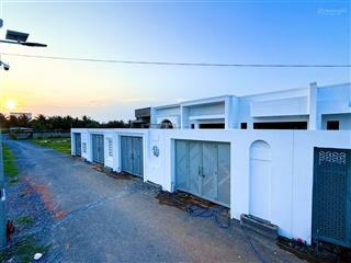 Nhà phố gần đại học trà vinh , giá chỉ từ 1tỷ688triệu . 23 phòng ngủ , sân ô tô , sân sau rộn