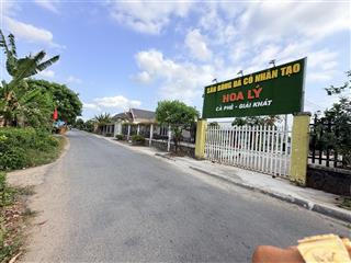 Mặt tiền nhựa ub nguyệt hoá  đối diện sân bóng đá hoa lý  đất gốc 2 mặt tiền