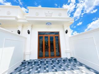 Nhà mới hiện đại  trung tâm trà vinh  phường hoà thuận  vĩnh long mới . gần chợ  trường học