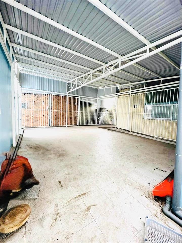 Bán nhà q8 dt bự bành ki 160m2 có sân rộng thênh thang, khu vực giáp q5 chỉ 1 cây cầu