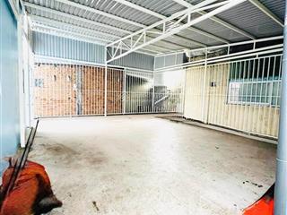 Bán nhà q8 dt bự bành ki 160m2 có sân rộng thênh thang, khu vực giáp q5 chỉ 1 cây cầu