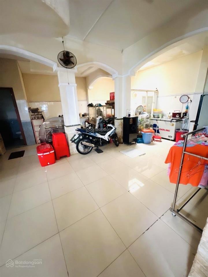 Bán nhà q8 dt bự bành ki 160m2 có sân rộng thênh thang, khu vực giáp q5 chỉ 1 cây cầu