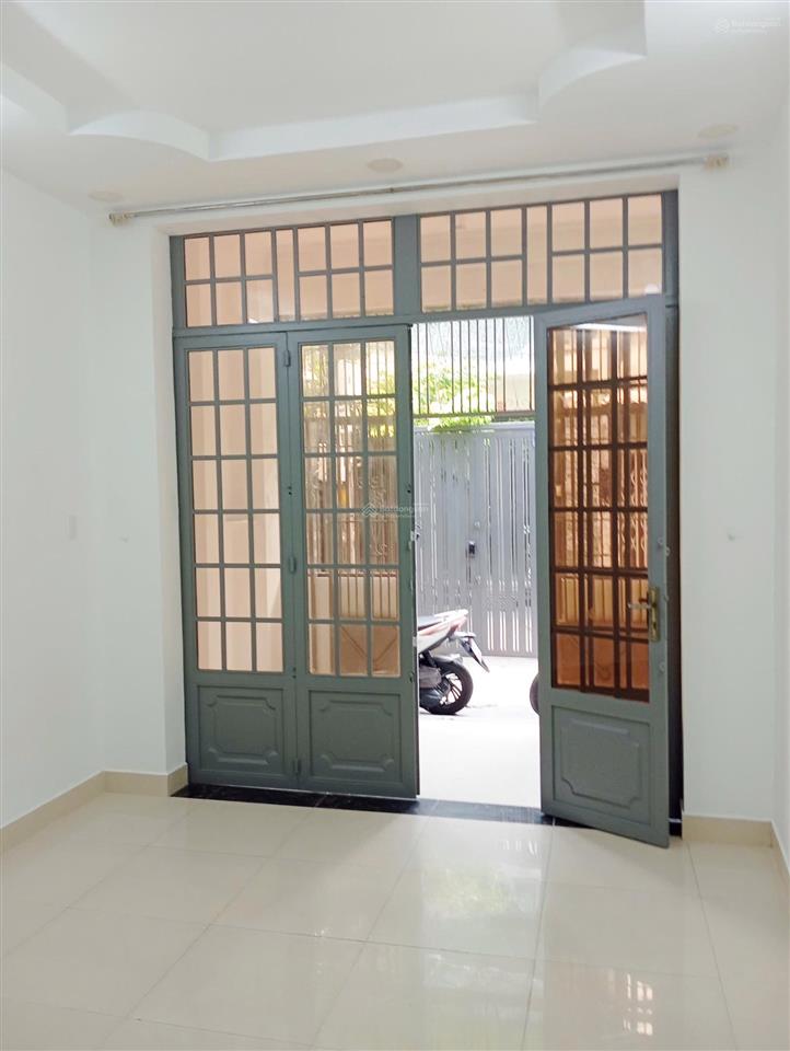 Nhà đẹp ở ngay vị trí đắc địa  chi cục thuế q8  dt 42m2 ngang 3,7m, chỉ 3,2 tỷ