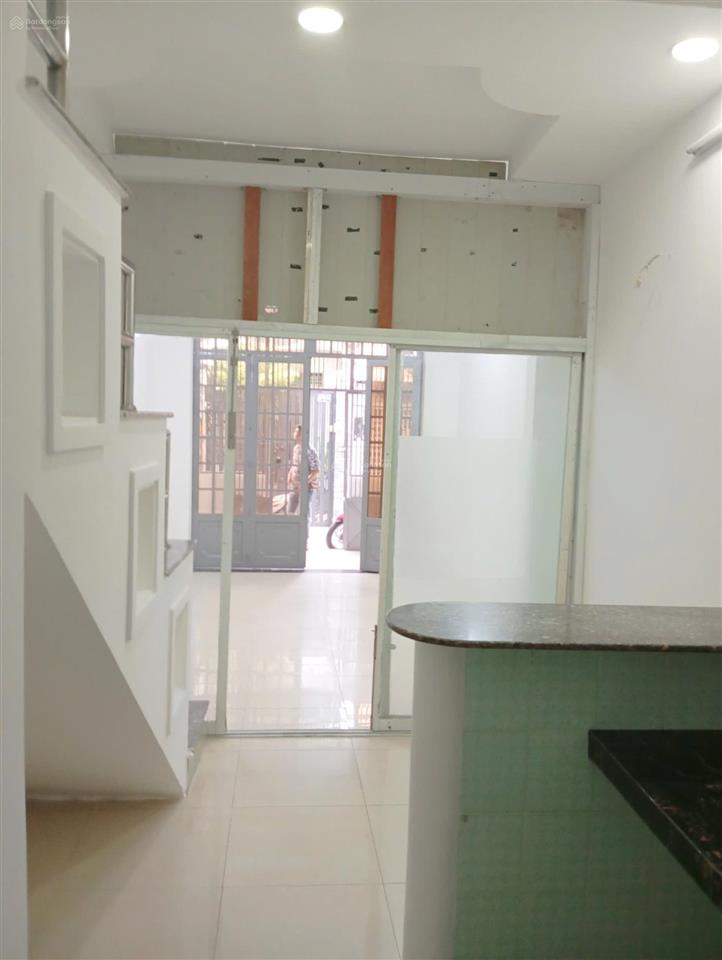 Nhà đẹp ở ngay vị trí đắc địa  chi cục thuế q8  dt 42m2 ngang 3,7m, chỉ 3,2 tỷ