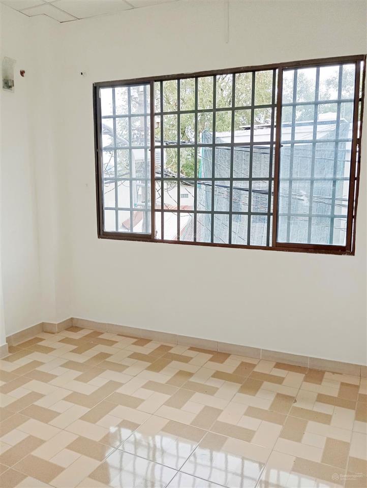 Nhà đẹp ở ngay vị trí đắc địa  chi cục thuế q8  dt 42m2 ngang 3,7m, chỉ 3,2 tỷ